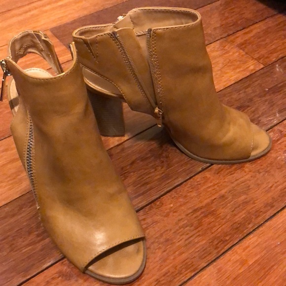 Shoes - Picture 2 of 3